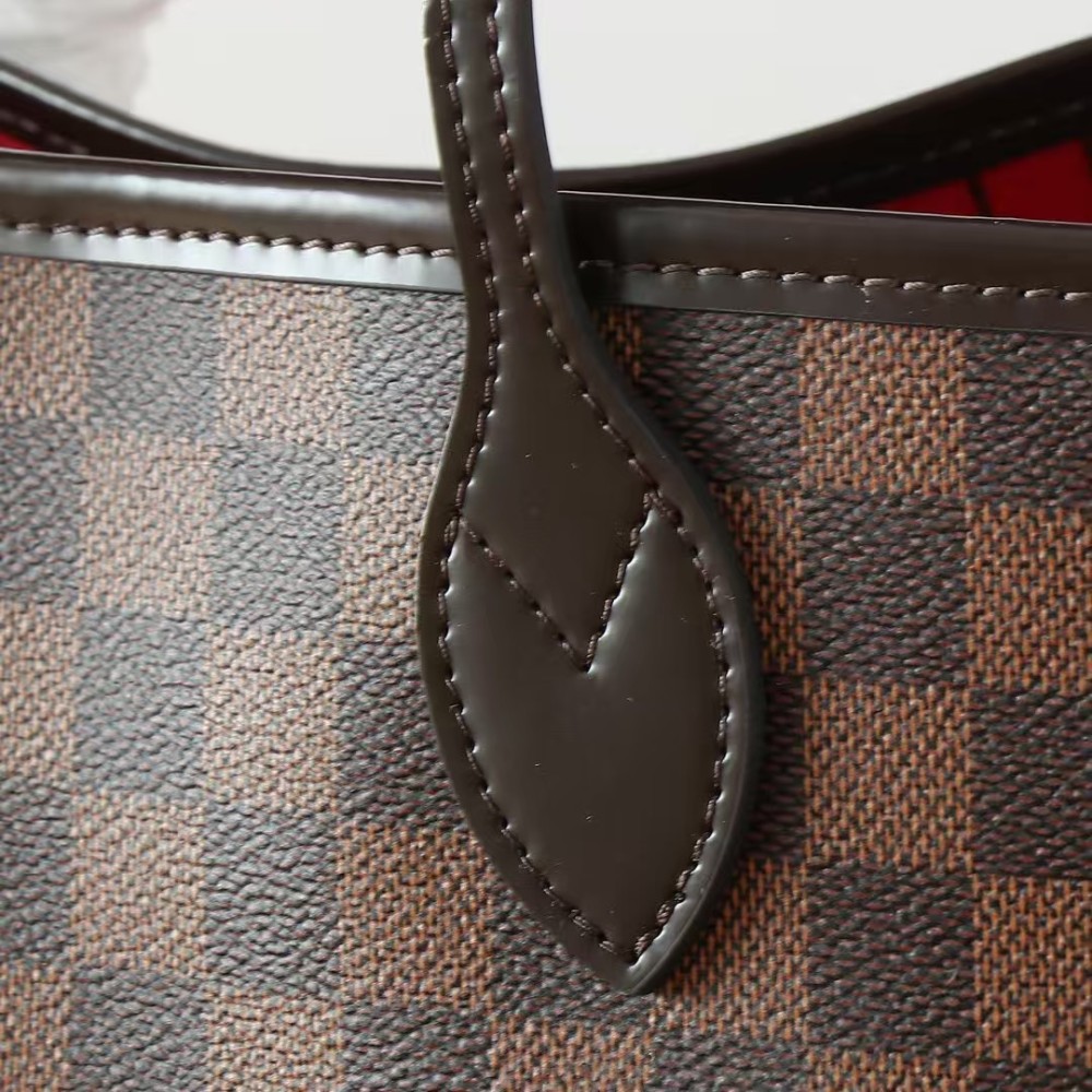 LV chekerboard neverfull
