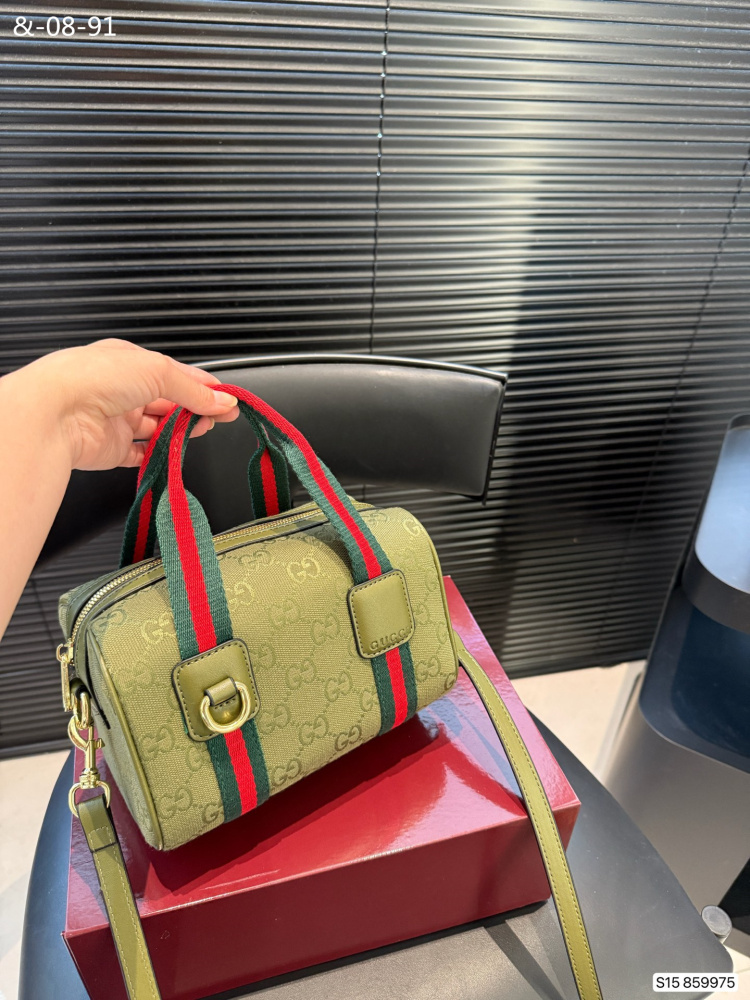 Gucci  boston