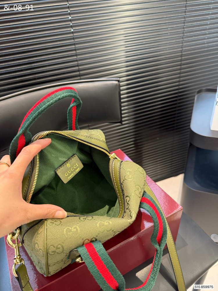 Gucci  boston