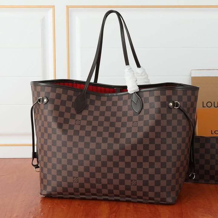 LV chekerboard neverfull