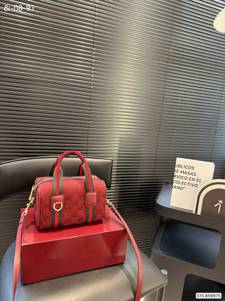 Gucci  boston