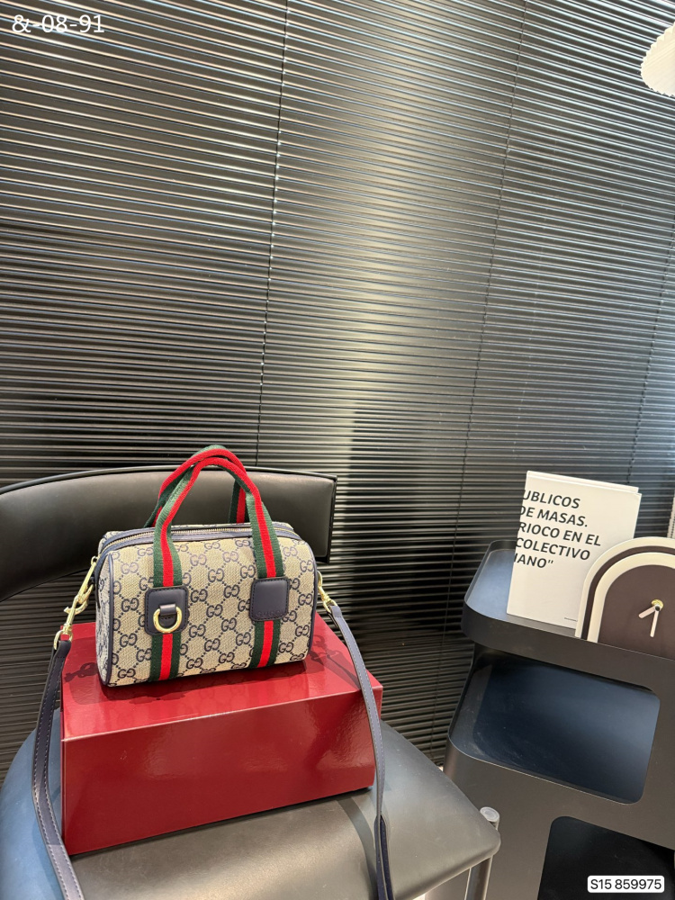 Gucci  boston