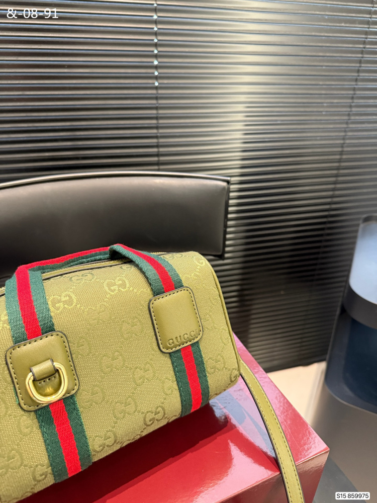 Gucci  boston
