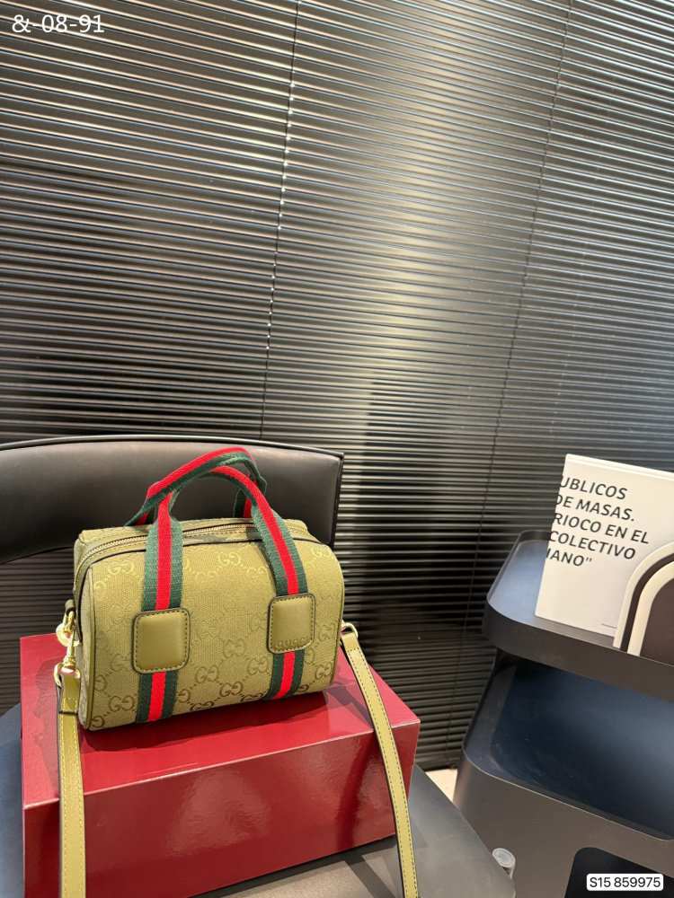 Gucci  boston