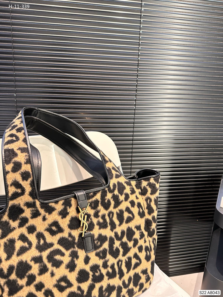 YSL BEA hobo
