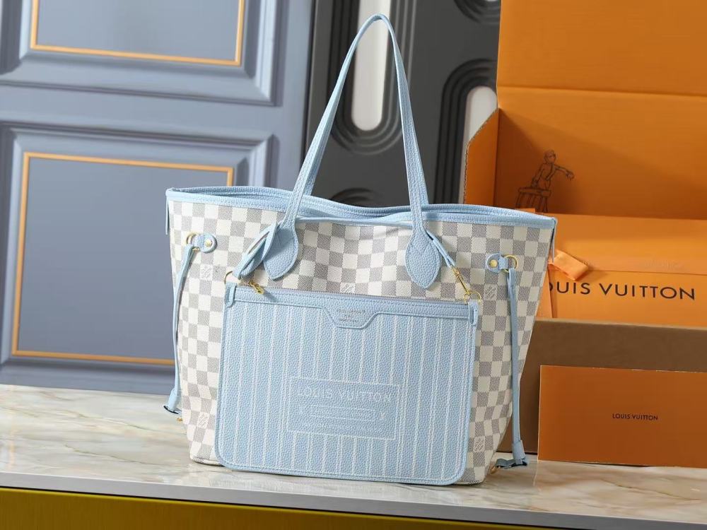 LV white neverfull bag