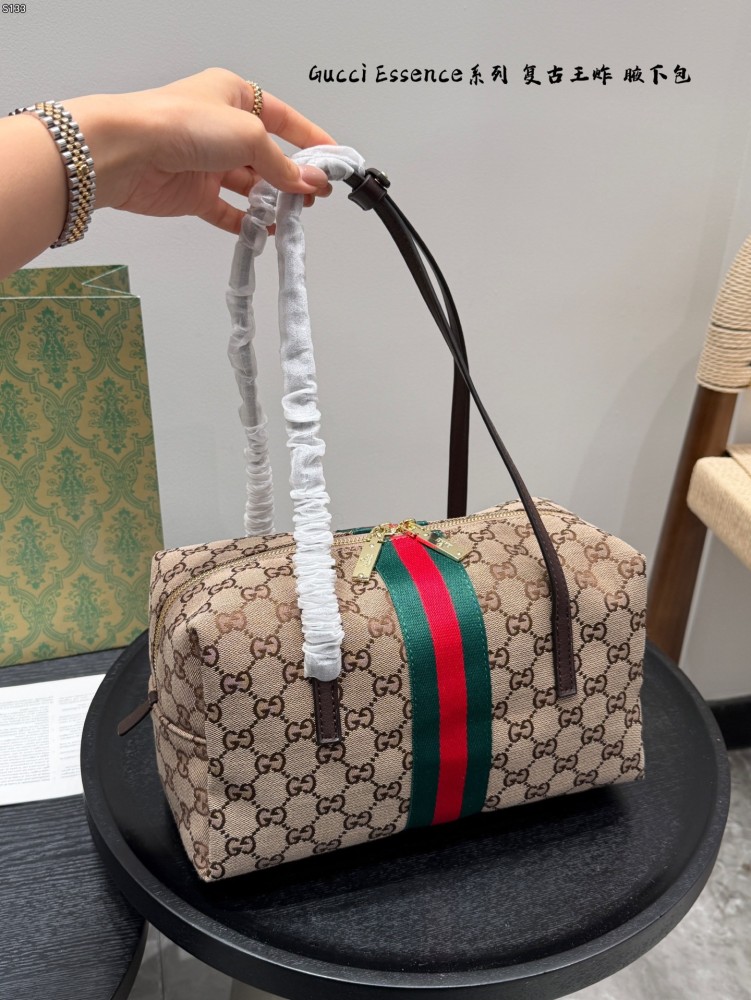 Gucci essence bag