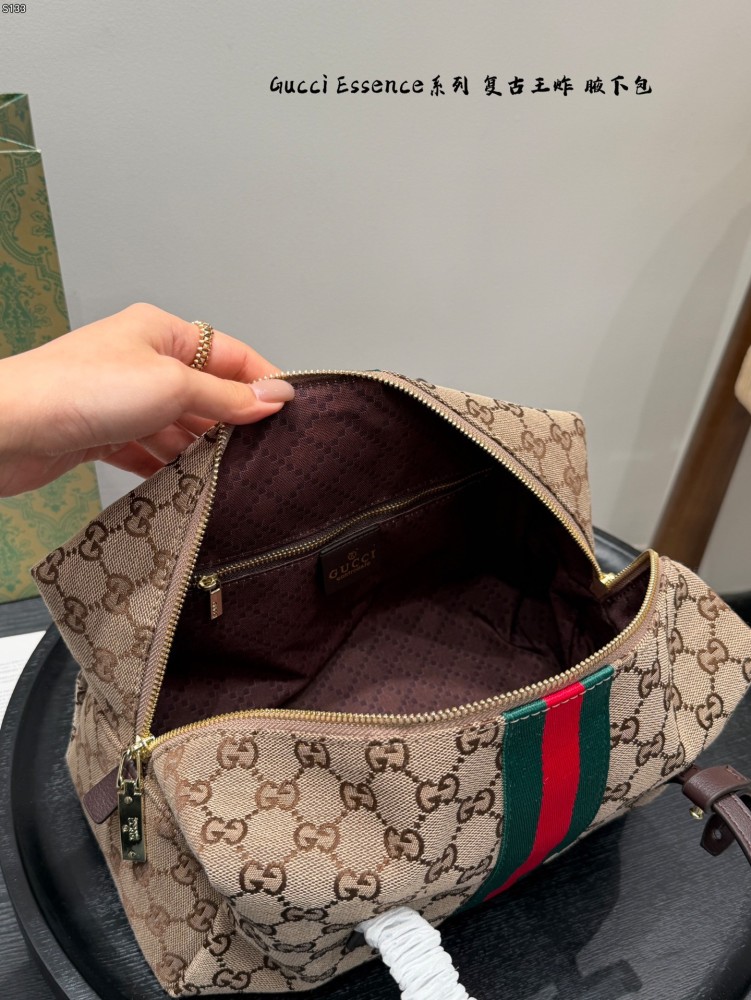 Gucci essence bag