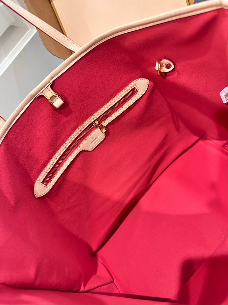 LV pet print neverfull bag
