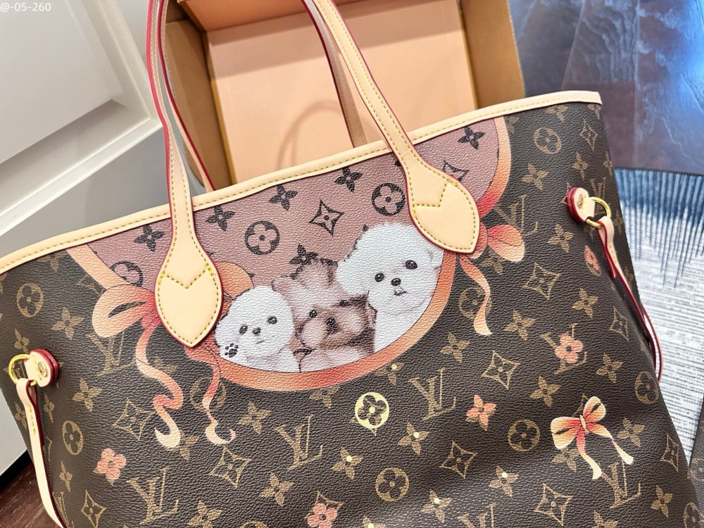 LV pet print neverfull bag