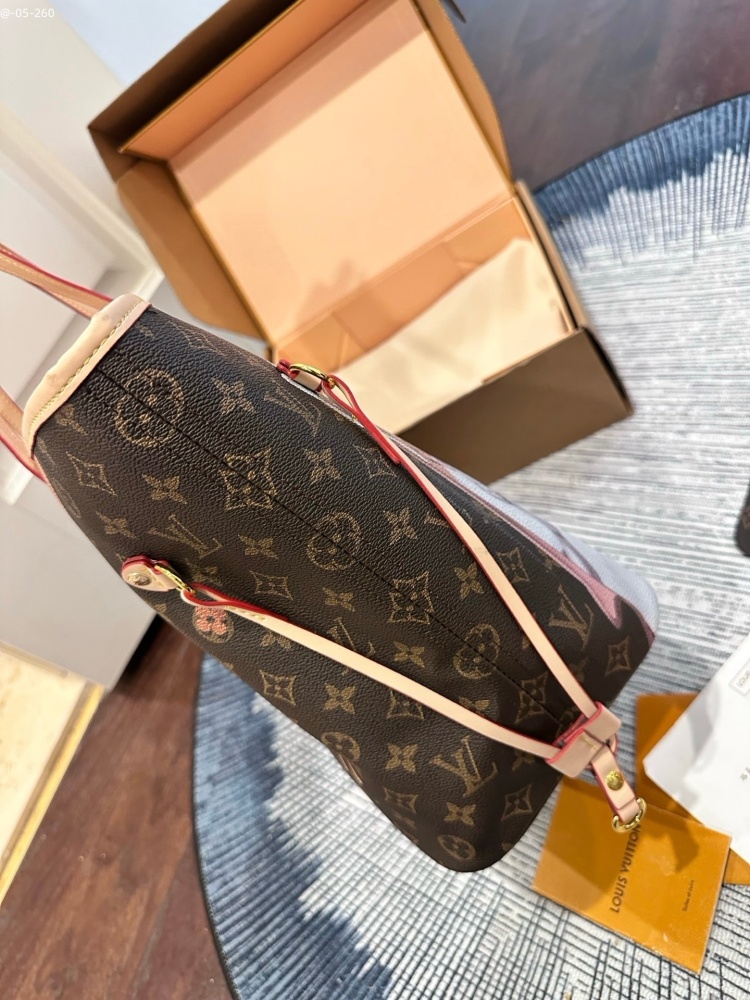 LV pet print neverfull bag
