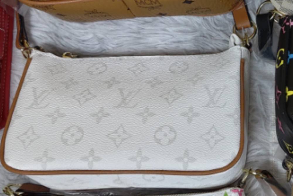 LV duffle bag 50 cm and black bumbag