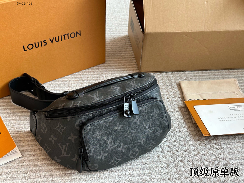 LV duffle bag 50 cm and black bumbag