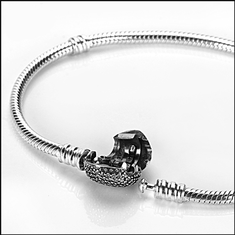 Pandora Moments Sparkling Heart Pavé Clasp Snake Chain Bracelet
