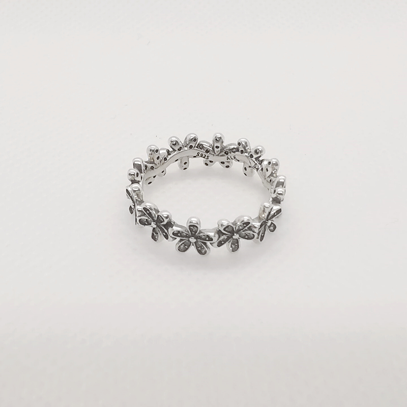 pandora dazzling daisy band ring