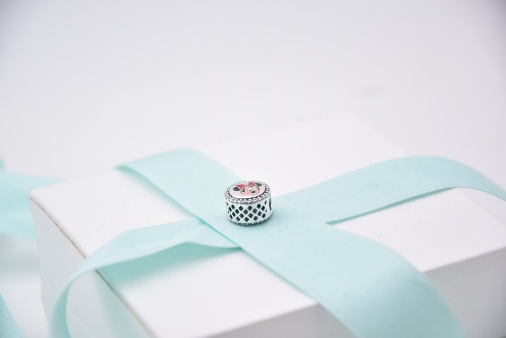 pandora minnie mistletoe kisses charm s925 ale