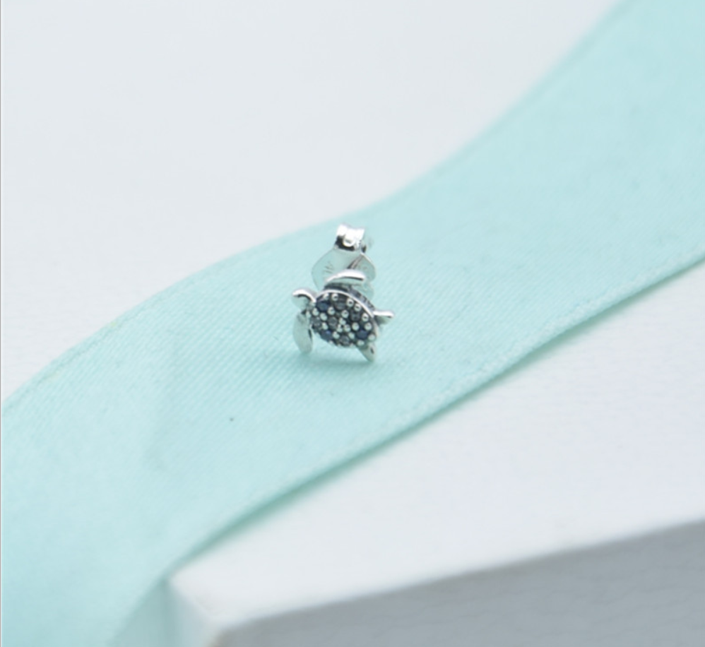 pandora one sea turtles earrings