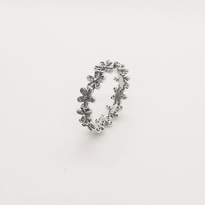 pandora dazzling daisy band ring