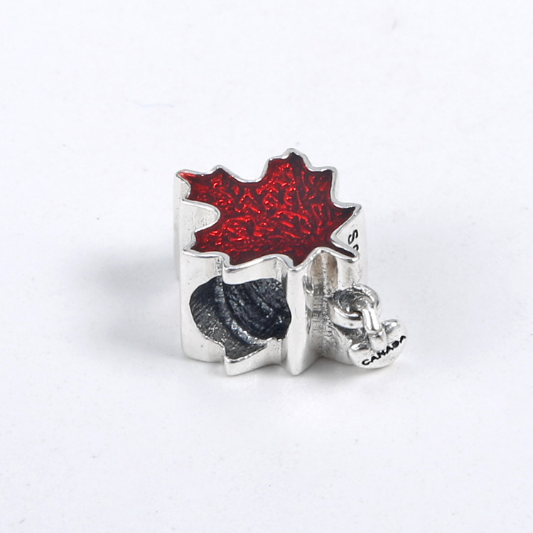pandora love canada charm