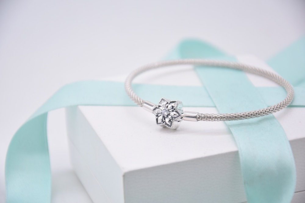 Pandora Moments Bright Snowflake Mesh Bracelet
