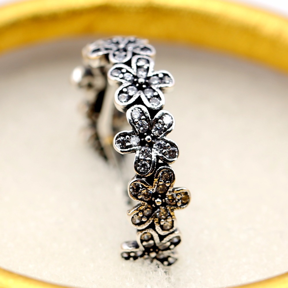 pandora dazzling daisy band ring