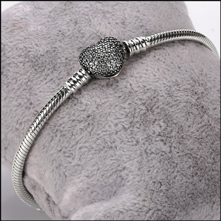 Pandora Moments Sparkling Heart Pavé Clasp Snake Chain Bracelet