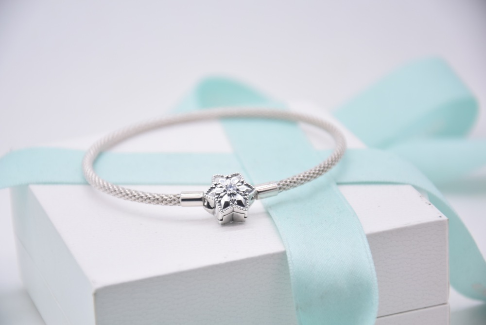 Pandora Moments Bright Snowflake Mesh Bracelet