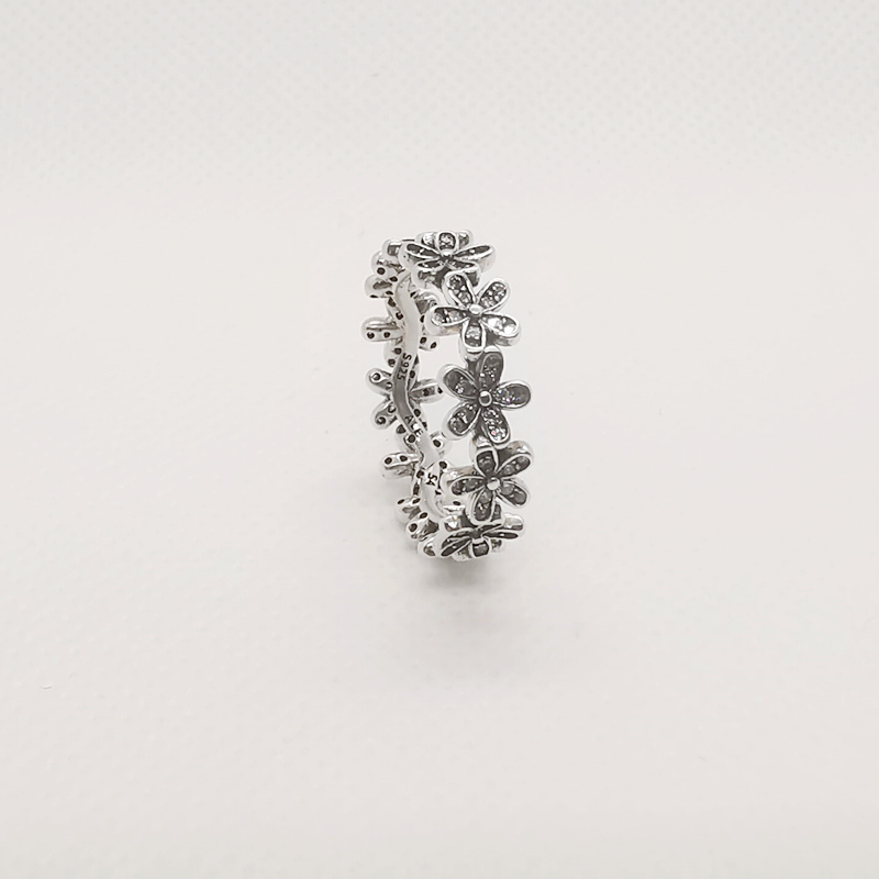 pandora dazzling daisy band ring