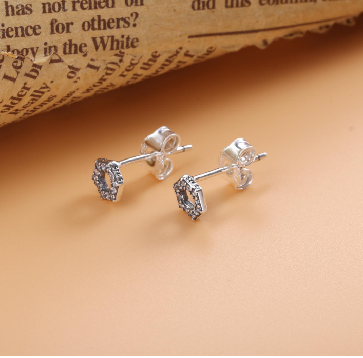pandora sparkling honeycomb hexagon silver stud earrings
