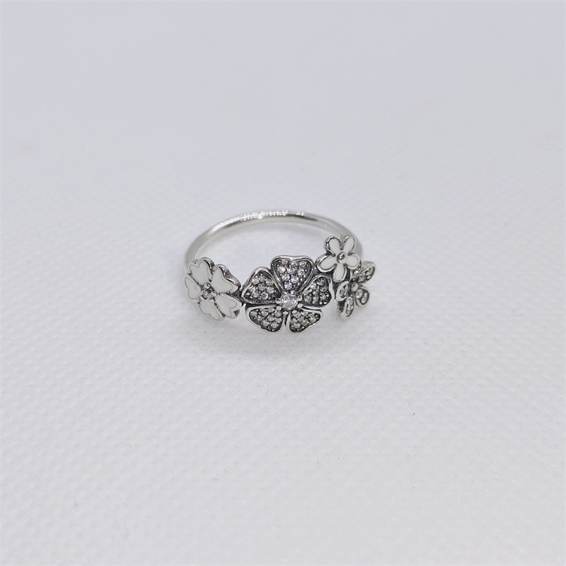 pandora (s) shimmering bouquet ring