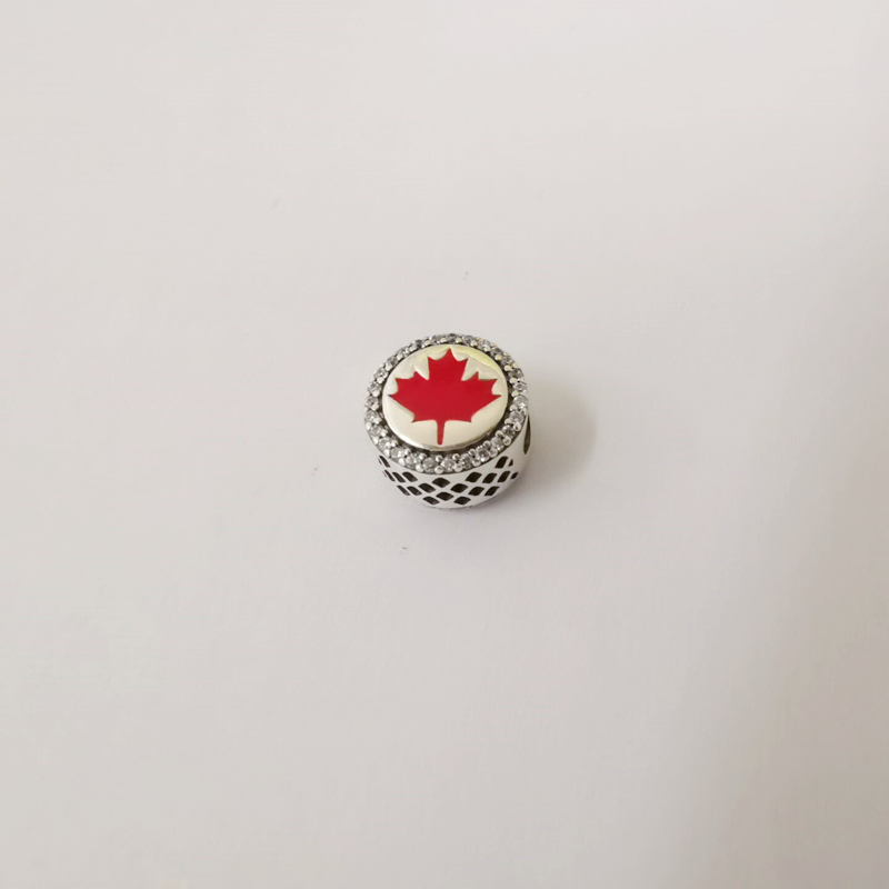 pandora canada red maple leaf charm