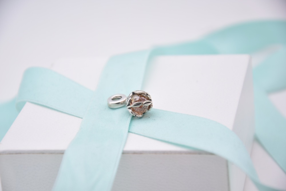pandora faceted laurel leaves dangle charm