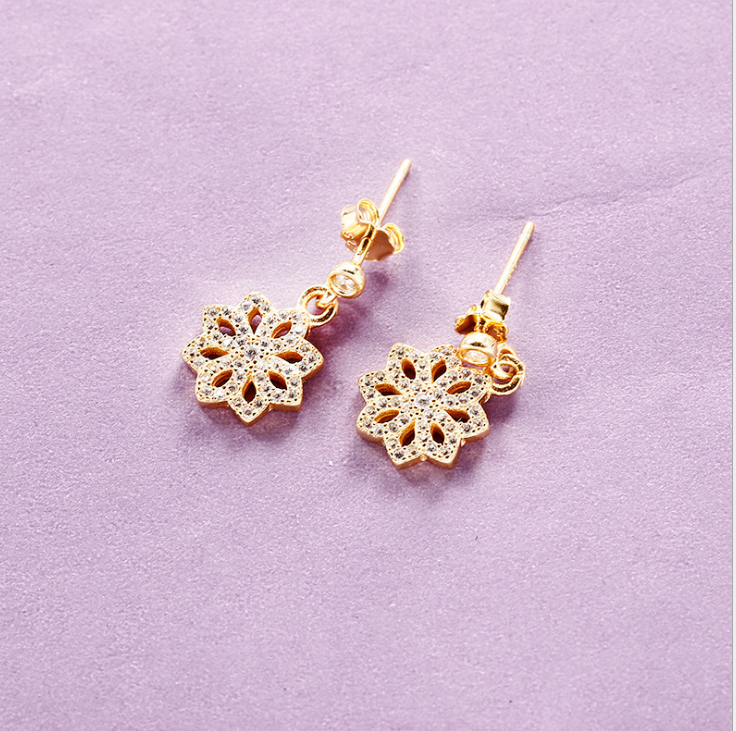 Pandora Gold Lace Botanique Stud Earrings