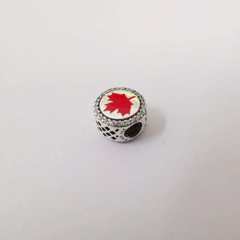 pandora canada red maple leaf charm