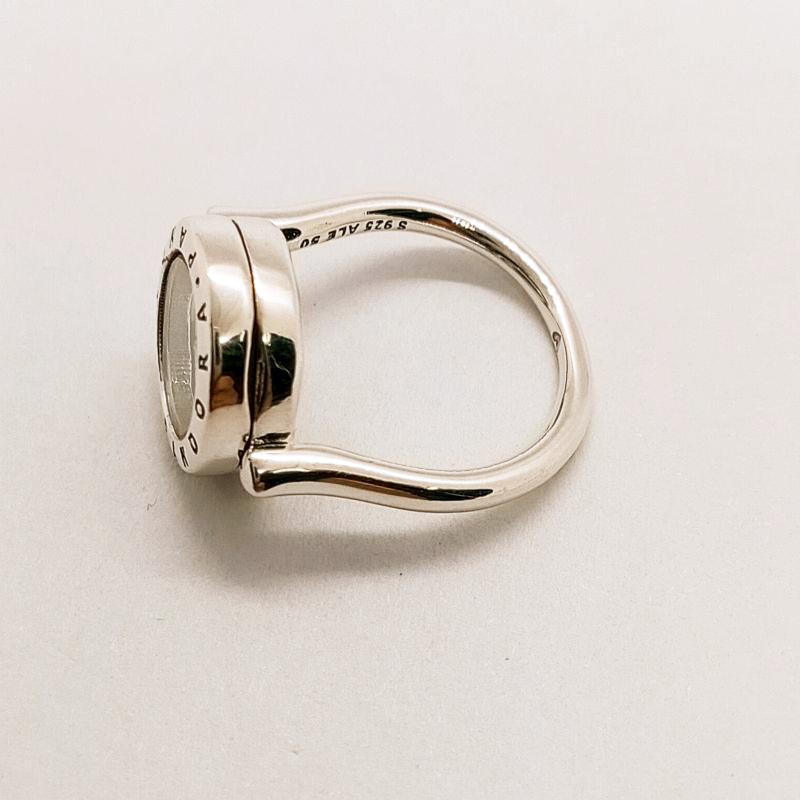 pandora circle floating locket ring