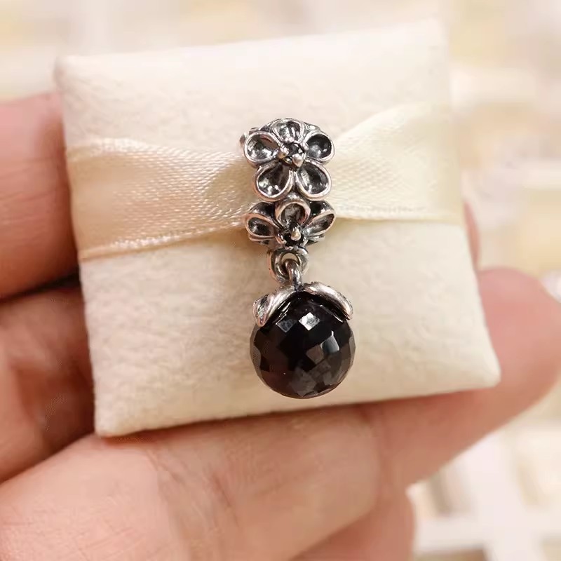 pandora garden odyssey black spinel dangle charm