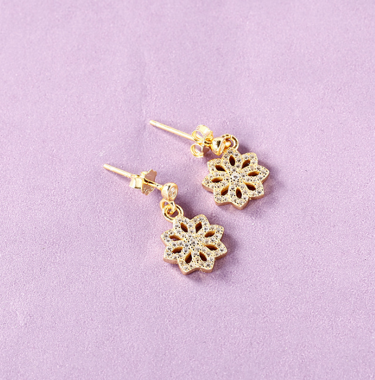 Pandora Gold Lace Botanique Stud Earrings