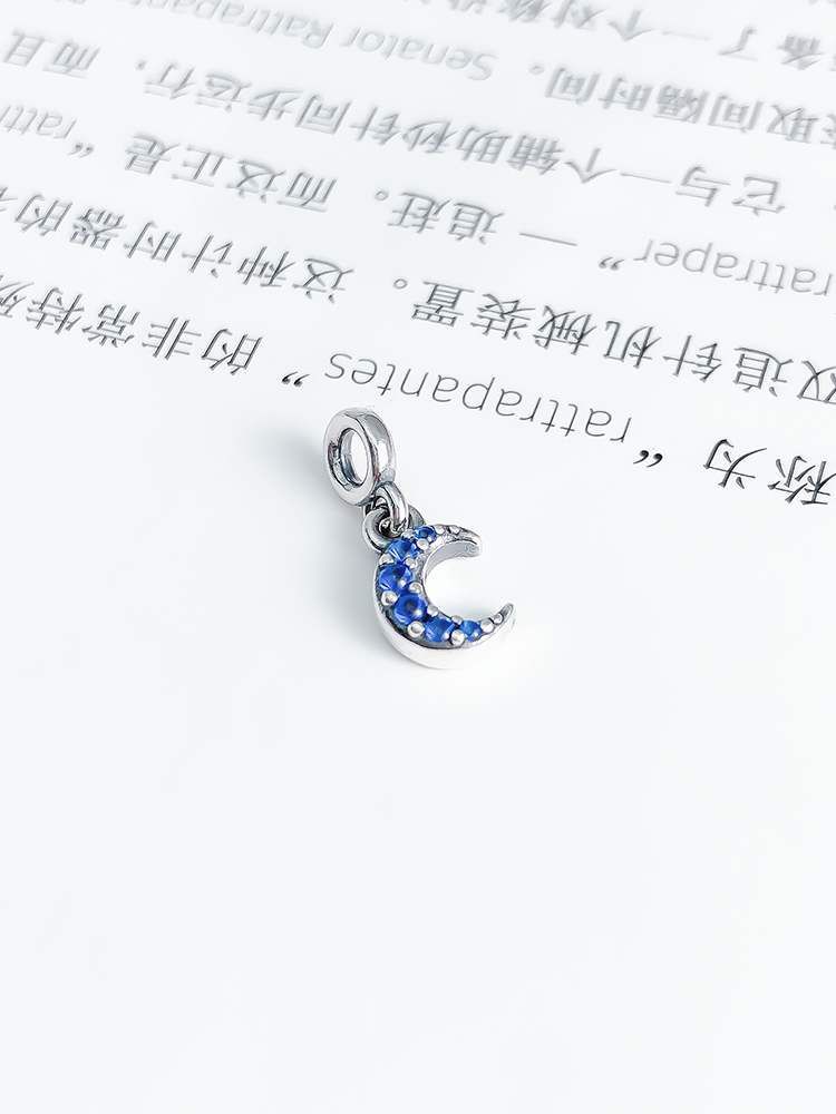 pandora me mini moon charm