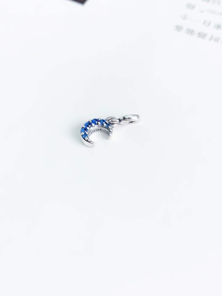 pandora me mini moon charm