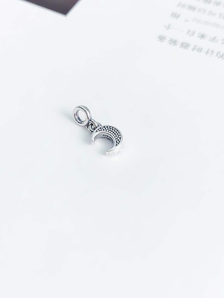 pandora me mini moon charm