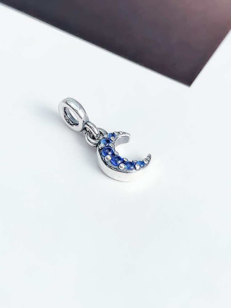 pandora me mini moon charm