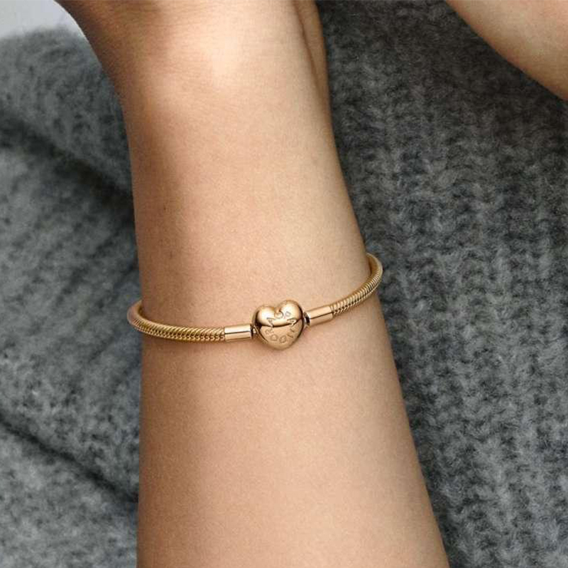 Pandora Moments Gold Snake chain gold-plated bracelet with heart clasp