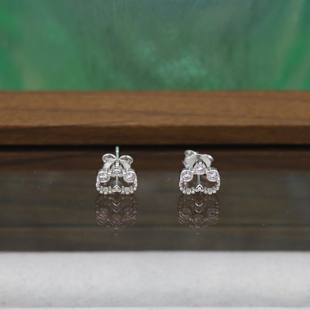 S925 Silver Heart Stud Earrings, Simple Diamond-Accented Ear Jewelry