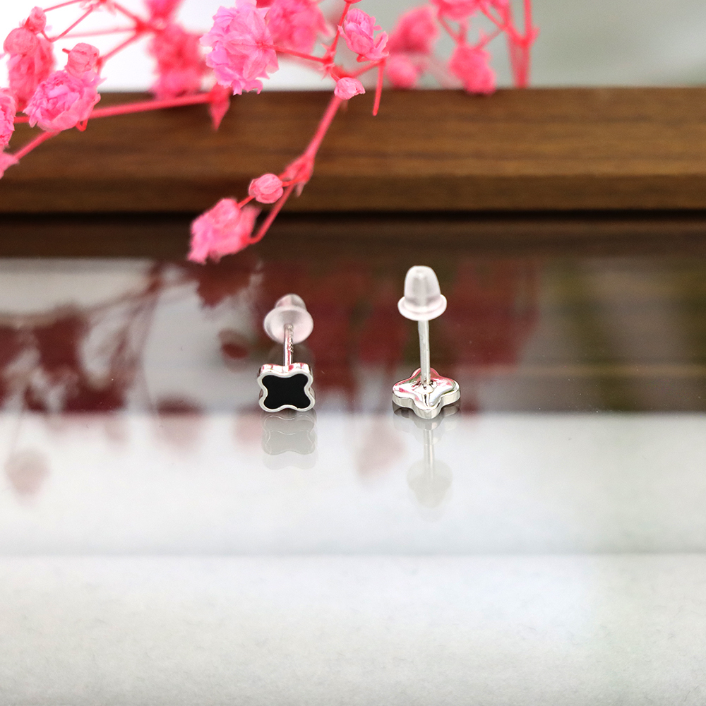 S925 Sterling silver little fresh black drop glue four-leaf clover earrings Sen tie sweet flowers