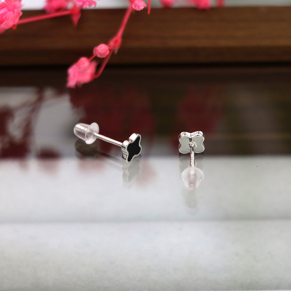 S925 Sterling silver little fresh black drop glue four-leaf clover earrings Sen tie sweet flowers