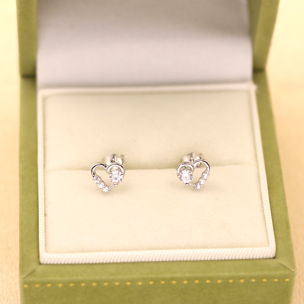 S925 Sterling Silver Heart Stud Earrings - Minimalist Heart-Shaped with Zirconia