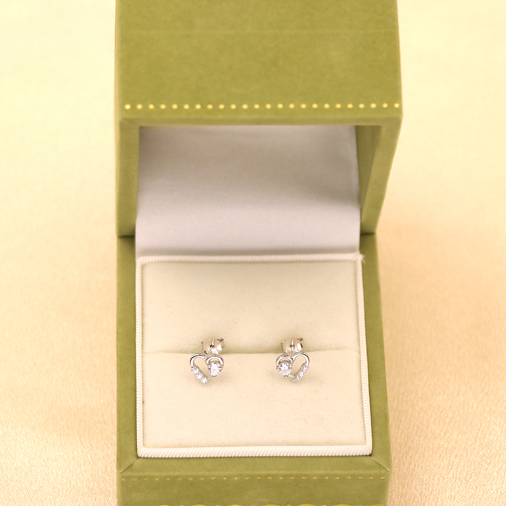 S925 Sterling Silver Heart Stud Earrings - Minimalist Heart-Shaped with Zirconia
