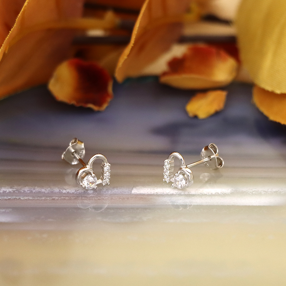 S925 Sterling Silver Heart Stud Earrings - Minimalist Heart-Shaped with Zirconia