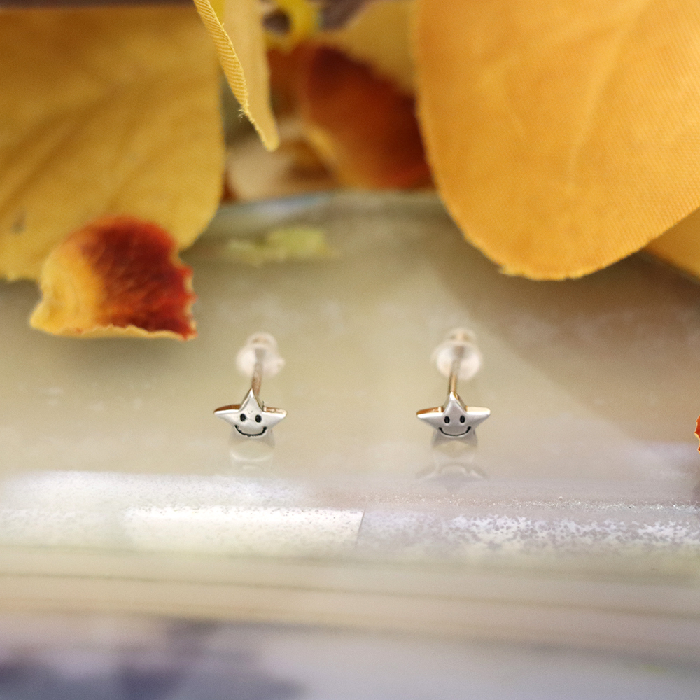 S925 Sterling silver cute smiling face five-pointed star earrings stud star earrings girl