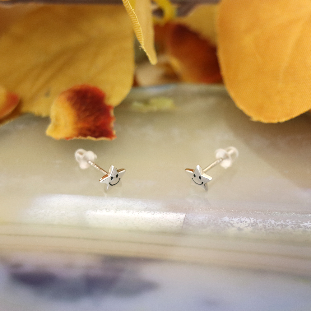 S925 Sterling silver cute smiling face five-pointed star earrings stud star earrings girl